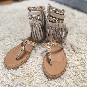 Snake pattern suede fringe sandals